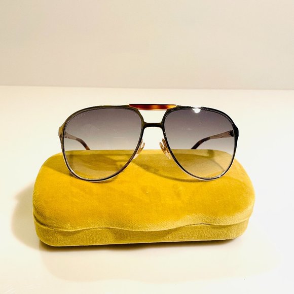 GUCCI AVIATOR SUNGLASSES W/CASE - Picture 1 of 4